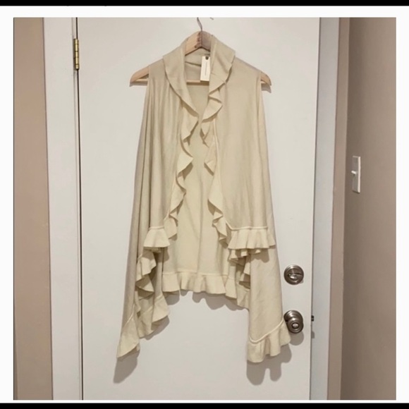 Do Everything in Love Adreana ruffled sweater vest - Picture 2 of 2